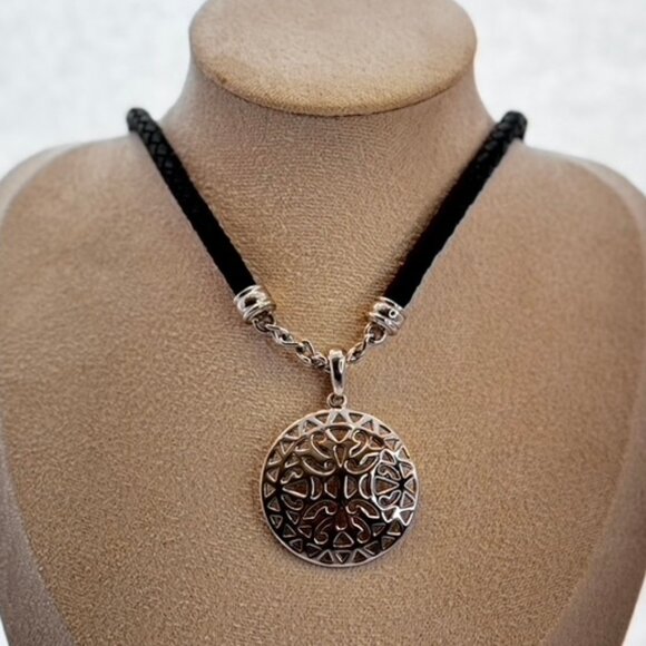Premier Designs Choker w/medallion - Picture 1 of 6